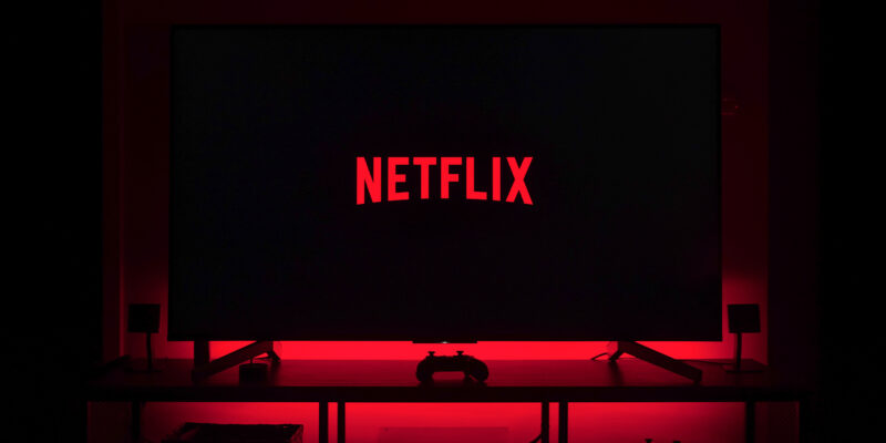 Netflix announcesÂ huge package price cut, much to everyone's surprise